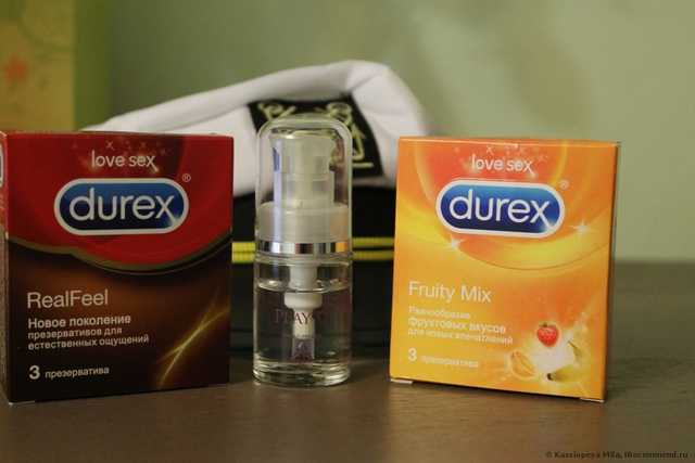 RealFeel слева, справа Fruity Mix (тоже очень не плохие резиночки!) в центре гель смазка для женского удовольствия одноименной фирмы.