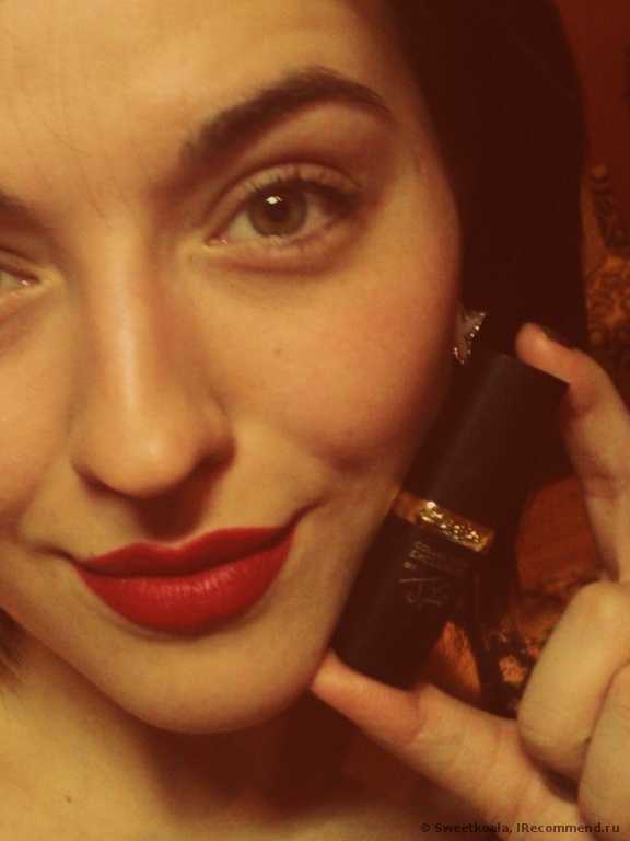 Губная помада L'Oreal Color Riche Collection EXCLUSIVE PURE REDS - фото