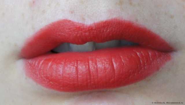 Губная помада L'Oreal Color Riche Collection EXCLUSIVE PURE REDS - фото