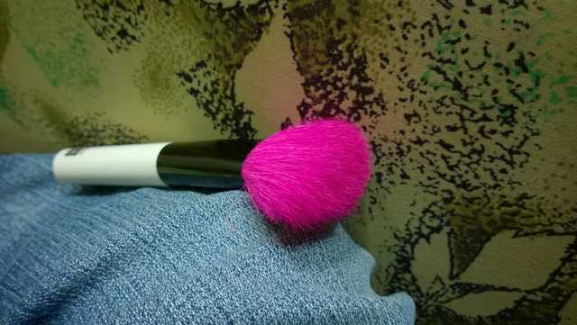 Кисть для румян UBU КИСТЬ ДЛЯ РУМЯН UBU BERRY BLUSH СКОШЕННАЯ - фото