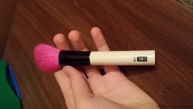 Кисть для румян UBU КИСТЬ ДЛЯ РУМЯН UBU BERRY BLUSH СКОШЕННАЯ - фото