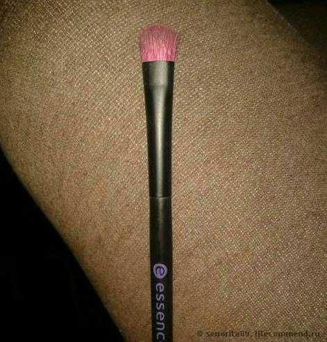 Кисть для теней Essence Eyeshadow Brush - фото