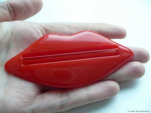 Пресс для тюбика зубной пасты Tinydeal 2 x Sexy Lip Design Versatile Tube Squeezer Toothpaste Dispenser - фото