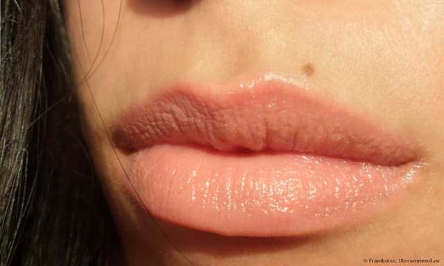Помада-блеск TONY MOLY PETITE BUNNY GLOSS BAR - фото