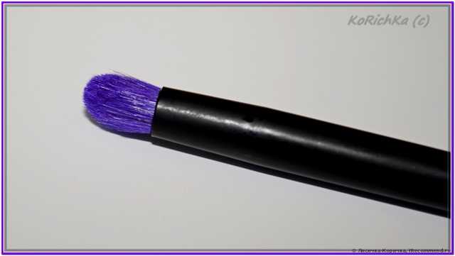 Кисть для теней Essence Smokey Eyes Brush - фото