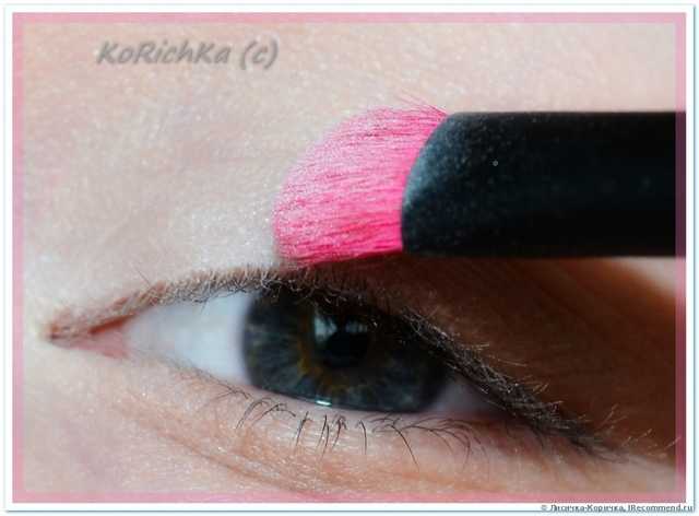 Кисть для теней Essence Smokey Eyes Brush - фото