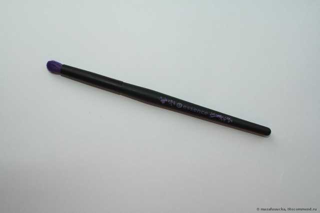 Кисть для теней Essence Smokey Eyes Brush - фото