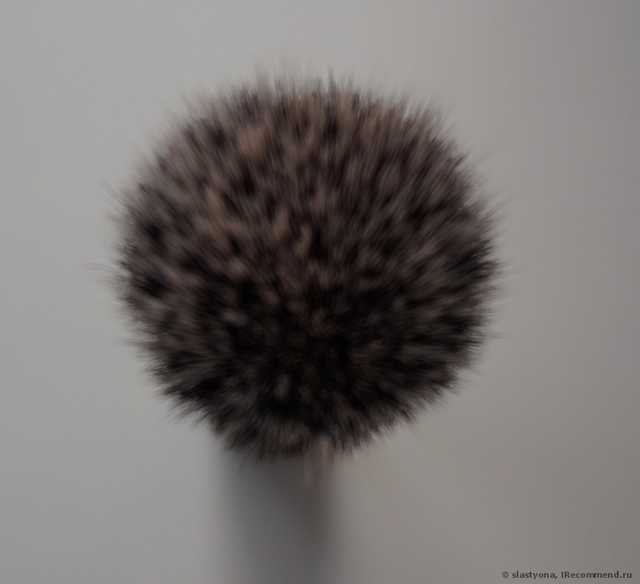 Кисть для нанесения тональной основы Real Techniques by Samantha Chapman Your Finish/Perfected, Stippling Brush - фото