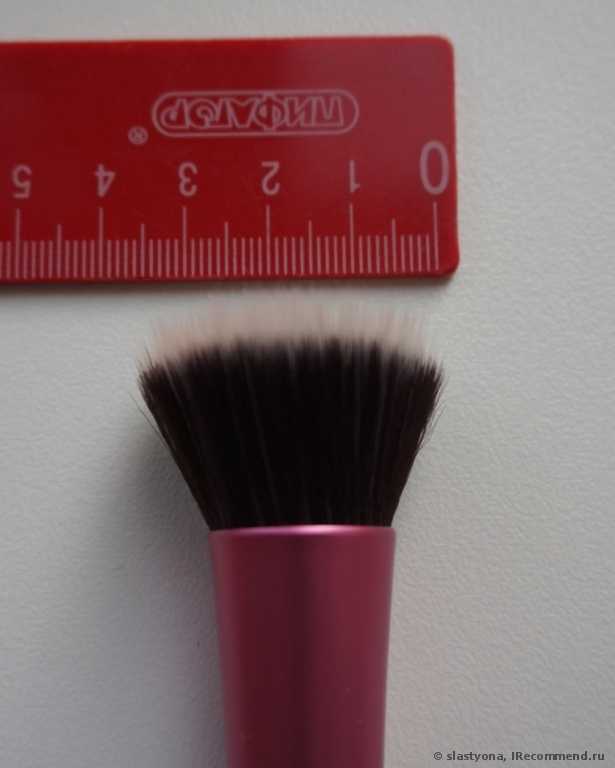 Кисть для нанесения тональной основы Real Techniques by Samantha Chapman Your Finish/Perfected, Stippling Brush - фото