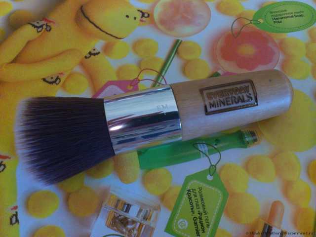 Кисть для пудры Everyday Minerals Flat Top Brush - фото