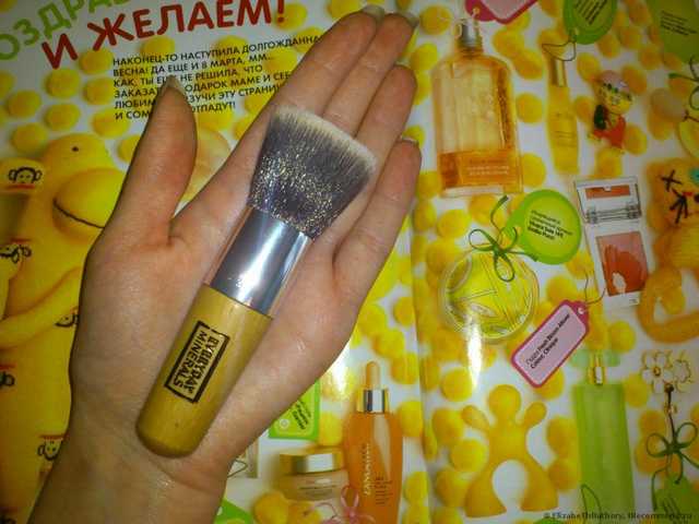 Кисть для пудры Everyday Minerals Flat Top Brush - фото