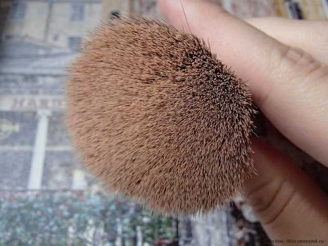 Кисть для пудры Everyday Minerals Flat Top Brush - фото