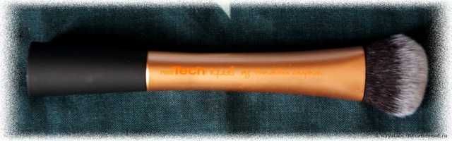 Кисть Real Techniques Expert Face Brush