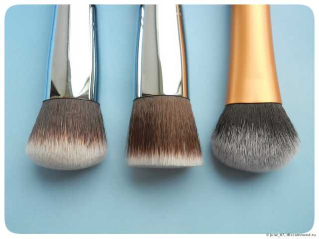 Кисть для нанесения тональной основы Real Techniques by Samantha Chapman Your Base/Flawless, Expert Face Brush - фото