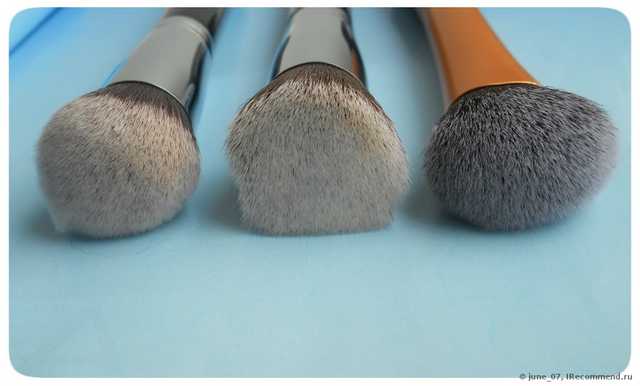 Кисть для нанесения тональной основы Real Techniques by Samantha Chapman Your Base/Flawless, Expert Face Brush - фото