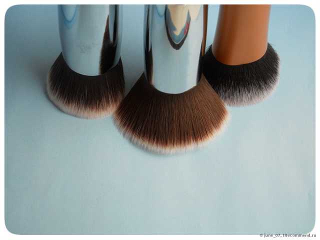 Кисть для нанесения тональной основы Real Techniques by Samantha Chapman Your Base/Flawless, Expert Face Brush - фото