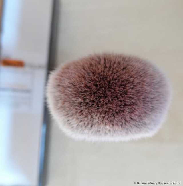 Кисть для нанесения тональной основы Real Techniques by Samantha Chapman Your Base/Flawless, Expert Face Brush - фото