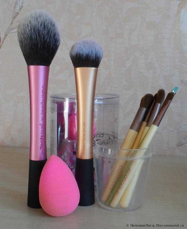Кисть для нанесения тональной основы Real Techniques by Samantha Chapman Your Base/Flawless, Expert Face Brush - фото