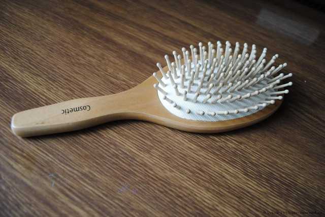 Расческа Cosmetic Дервянная - фото