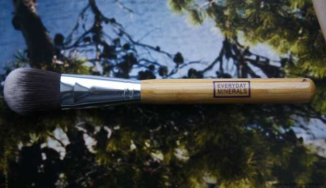 Кисть для румян Everyday Minerals  Blush Brush - фото