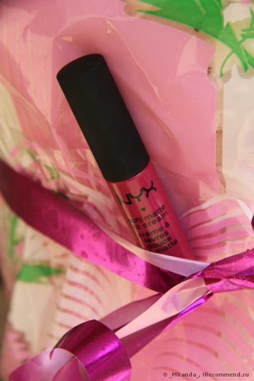 Помада - блеск для губ (кремовая помада) Nyx  Soft Matte Lip Cream - фото