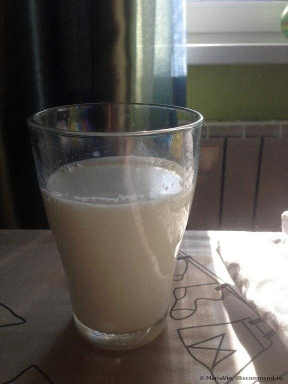 Стакан с готовым молочком
