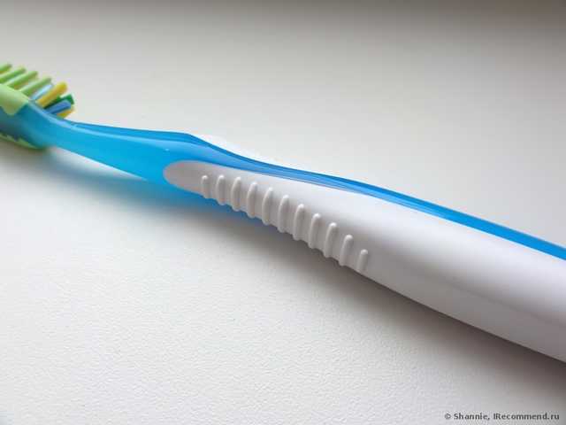 Зубная щетка Oral-B Pro-Expert Антибактериальная - фото