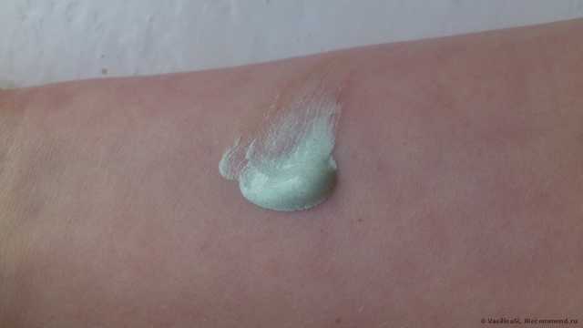 CC Cream Eveline комплексный успокаивающе-увлажняющий крем для сосудистой кожи 8 в 1 - фото