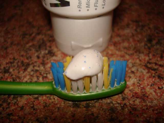 Зубная паста: цвет, консистенция, частицы воска