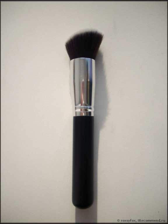 Кисть для нанесения тональной основы Buyincoins Silver Soft Synthetic Large Cosmetic Blending Foundation Makeup Brush (Angled) - фото