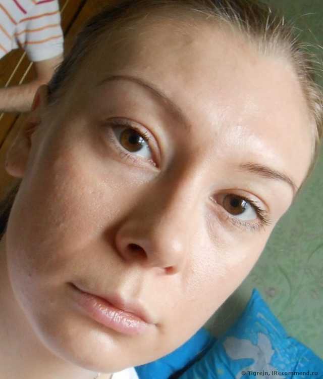 Без пудры (на мне немного желтящий ВВ-крем Essence)