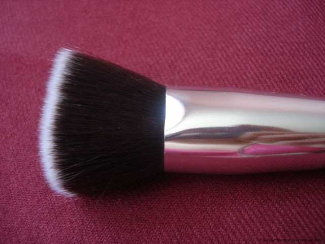 Кисть для макияжа Buyincoins Silver Soft Synthetic Large Cosmetic Blending Foundation Makeup Brush 01 - фото
