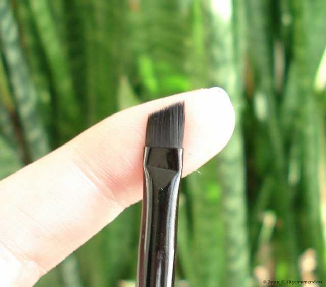 Кисть для макияжа E.L.F. Cosmetics  Small Angled Brush - фото