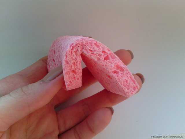 Губка для лица Oriflame Мягкий спонж для умывания из целлюлозы.  Pink Face Sponge. - фото