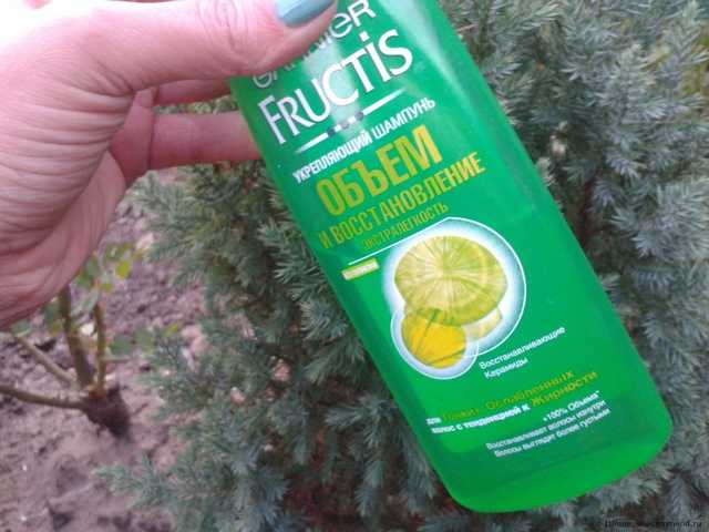 Шампунь Fructis укрепляющий "Объем и Восстановление" Экстралегкость - фото