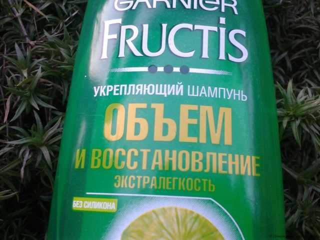 Шампунь Fructis укрепляющий "Объем и Восстановление" Экстралегкость - фото