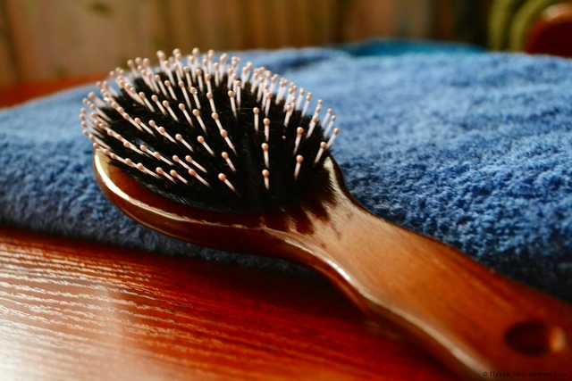 Щетка для волос HairWay Madam на деревянной основе 11-рядная (08187) - фото