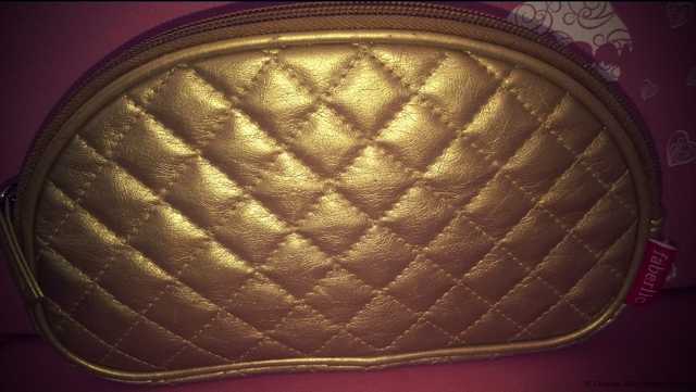 Косметичка Faberlic стеганная Шарм (золотая) - фото