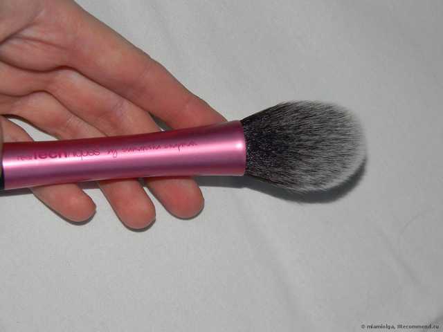 Кисть для румян Real Techniques by Samantha Chapman Blush Brush - фото