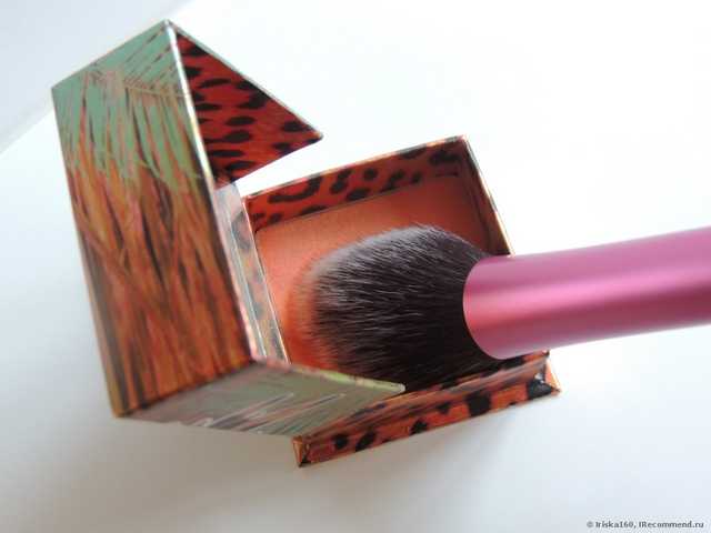 Кисть для румян Real Techniques by Samantha Chapman Blush Brush - фото