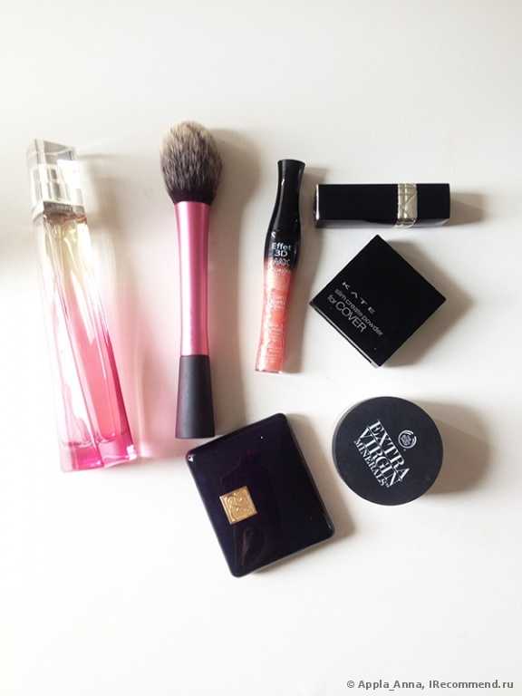 Кисть для румян Real Techniques by Samantha Chapman Blush Brush - фото