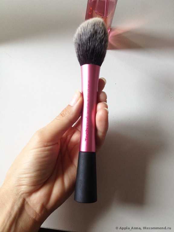 Кисть для румян Real Techniques by Samantha Chapman Blush Brush - фото