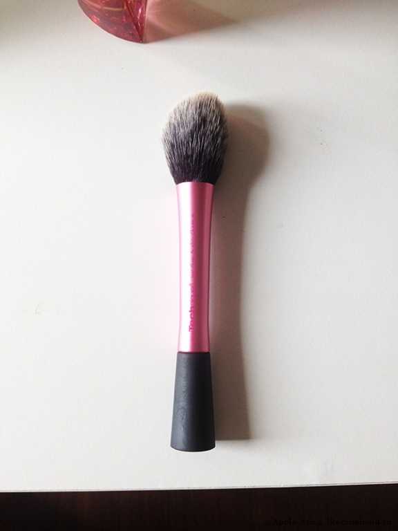 Кисть для румян Real Techniques by Samantha Chapman Blush Brush - фото