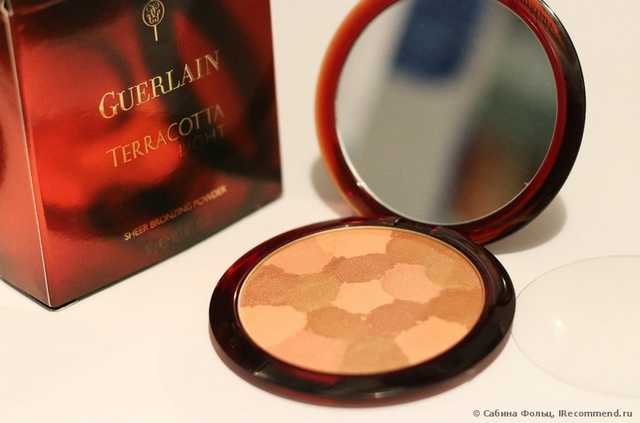 Бронзирующая пудра от Guerlain под названием "Terracotta Light sheer bronzing powder"