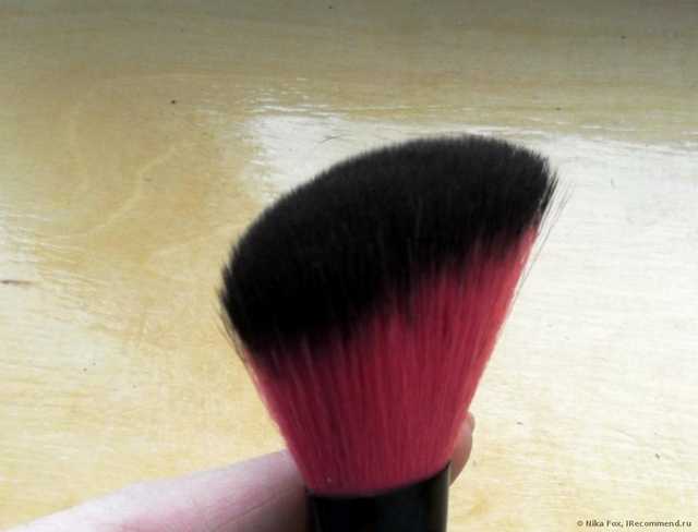 Кисть для румян Essence Blush Brush - фото