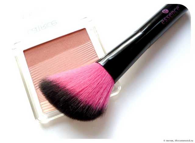 Кисть для румян Essence Blush Brush - фото