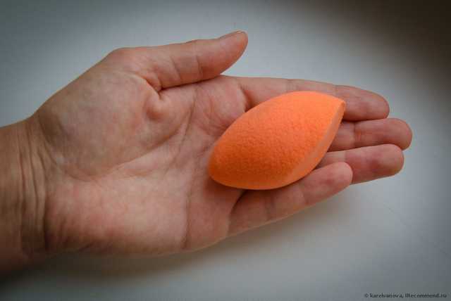 у меня не beauty blender, но по-моему этот спонж не хуже! Я в восторге! Смотритие тест-драйв (как выглядит кожа с кремом, нанесенный пальцами и спонжем!)  без спонжика!(+++ фото-фото!!)