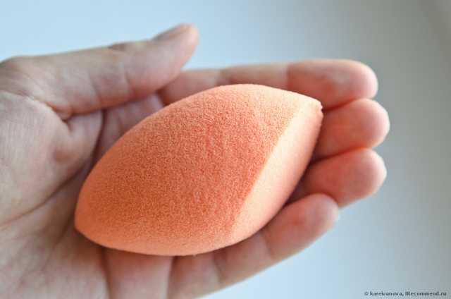 у меня не beauty blender, но по-моему этот спонж не хуже! Я в восторге! Смотритие тест-драйв (как выглядит кожа с кремом, нанесенный пальцами и спонжем!)  без спонжика!(+++ фото-фото!!)