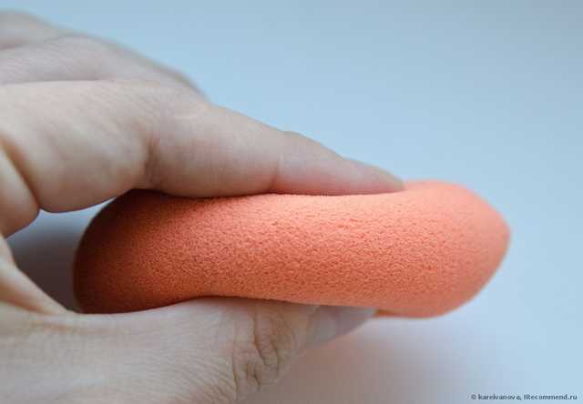 у меня не beauty blender, но по-моему этот спонж не хуже! Я в восторге! Смотритие тест-драйв (как выглядит кожа с кремом, нанесенный пальцами и спонжем!)  без спонжика!(+++ фото-фото!!)