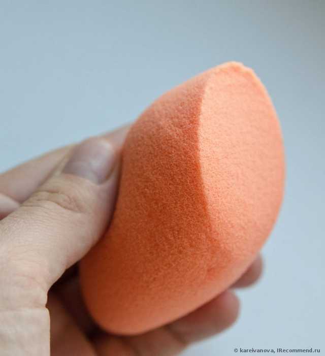 у меня не beauty blender, но по-моему этот спонж не хуже! Я в восторге! Смотритие тест-драйв (как выглядит кожа с кремом, нанесенный пальцами и спонжем!)  без спонжика!(+++ фото-фото!!)